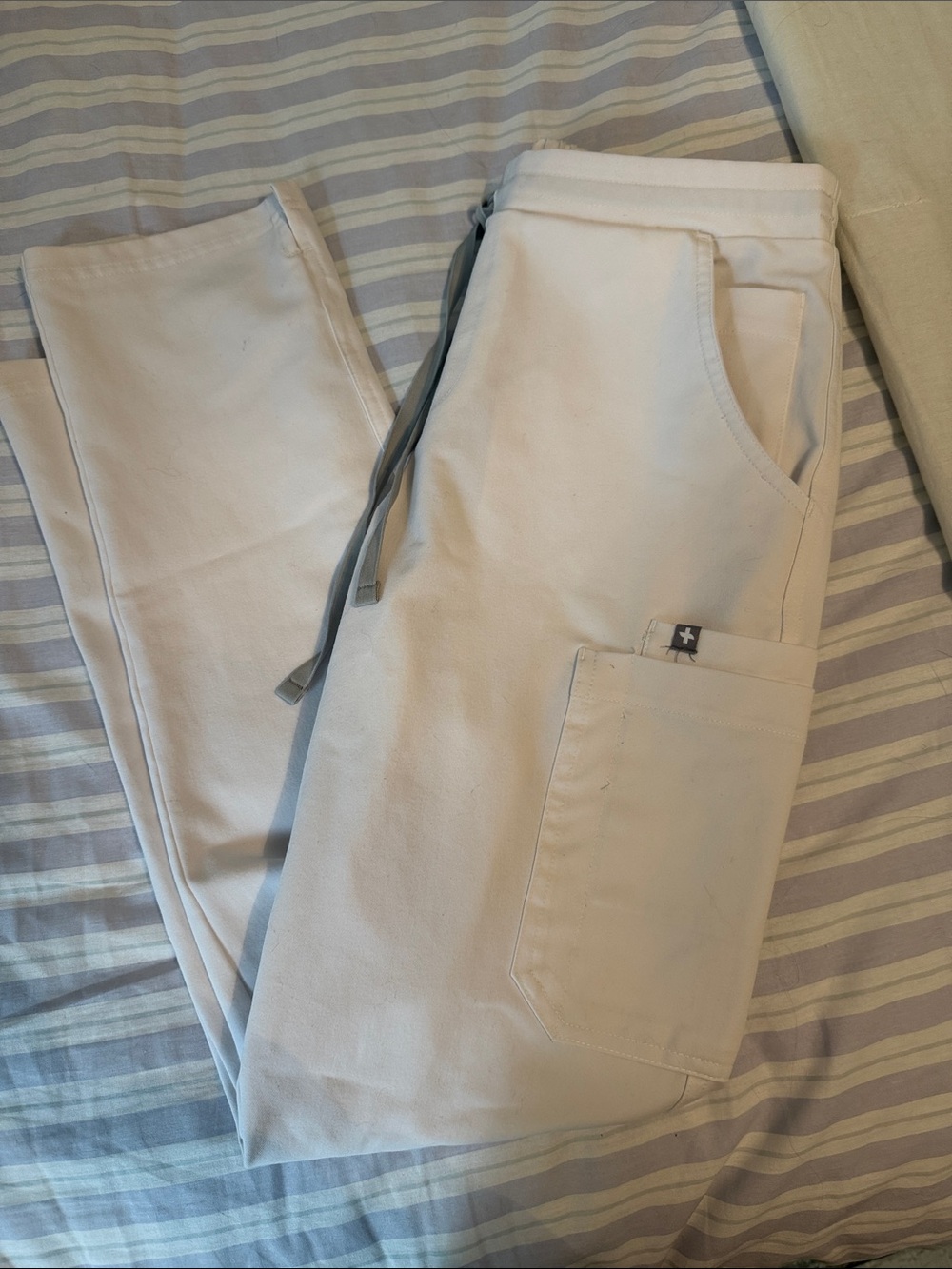 Figs Men's optic white Cairo cargo pants
